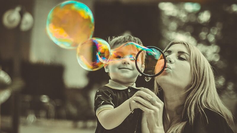 Bubble playing with Toddlers - tindyale