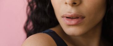 small white bumps on lips