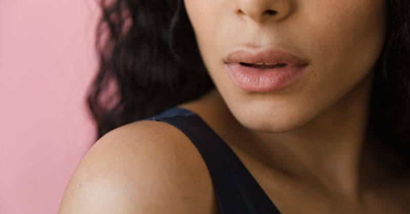 small white bumps on lips